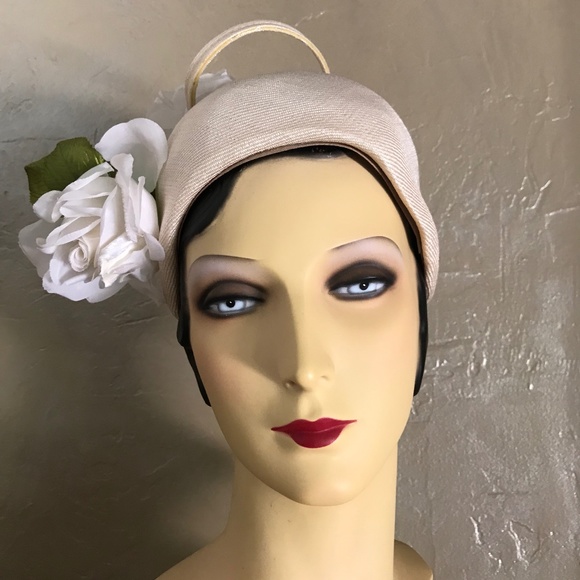 EXQUISITE FAMOUS DESIGNER 1960s' COUTURE CREAM STRAW HAT - FABRIC ROSES & LOOPS - Picture 10 of 14